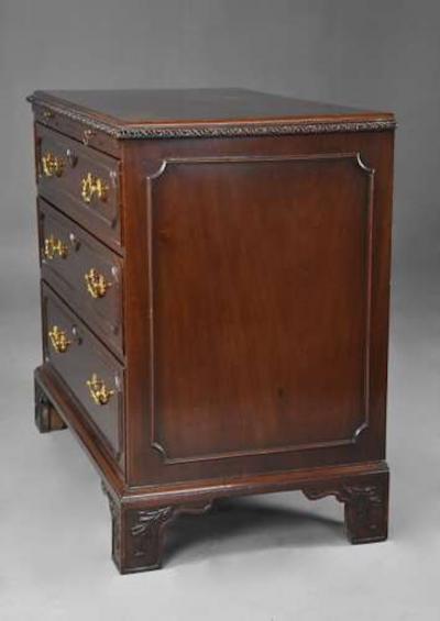 Fine quality late 19th century mahogany chest of drawers