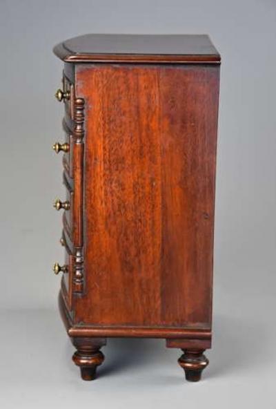 Fine quality mid 19thc mahogany miniature bow front chest of drawers