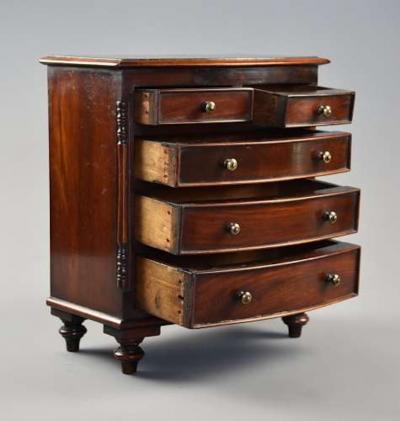 Fine quality mid 19thc mahogany miniature bow front chest of drawers