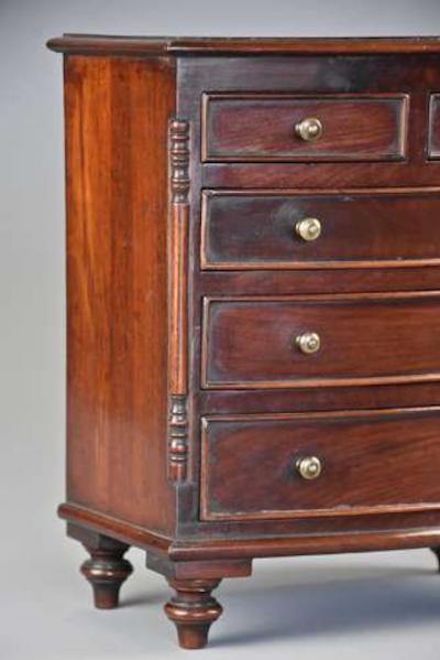 Fine quality mid 19thc mahogany miniature bow front chest of drawers