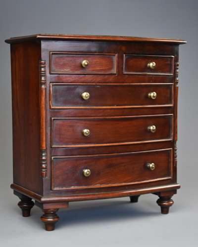 Fine quality mid 19thc mahogany miniature bow front chest of drawers