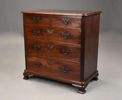 Fine quality small George III mahogany chest of drawers