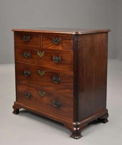 Fine quality small George III mahogany chest of drawers