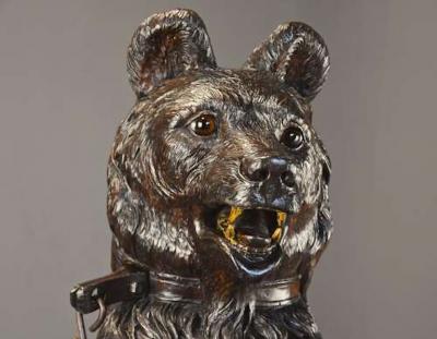 Finely carved late 19th century Black Forest hall stand of a bear