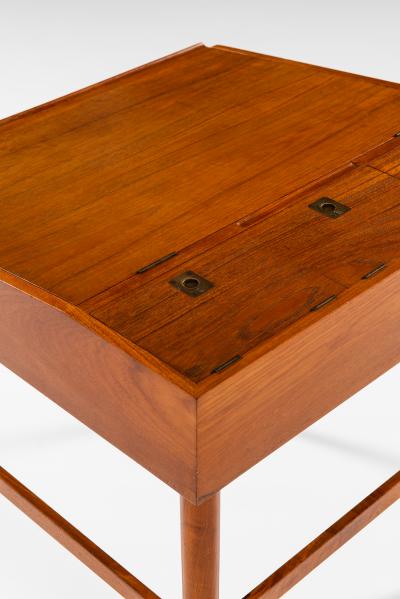 Finn Juhl Desk NV 40 Produced by Cabinetmaker Niels Vodder