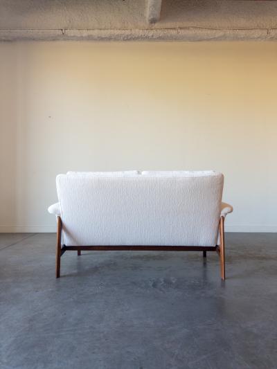 Finn Juhl Jupiter sofa model 218 designed by Finn Juhl for France and Son 