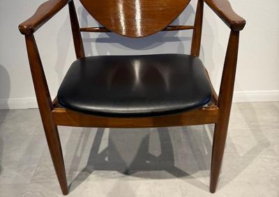 Finn Juhl Set of 12 American Modern Walnut Dining Chairs Finn Juhl for Widdicomb 1950s