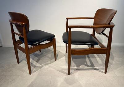 Finn Juhl Set of 12 American Modern Walnut Dining Chairs Finn Juhl for Widdicomb 1950s