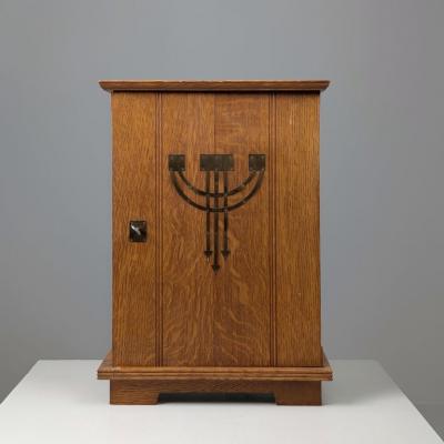 Finnish Art Nouveau Wall Cabinet in Quartersawn Oak Brass Early 20th Century