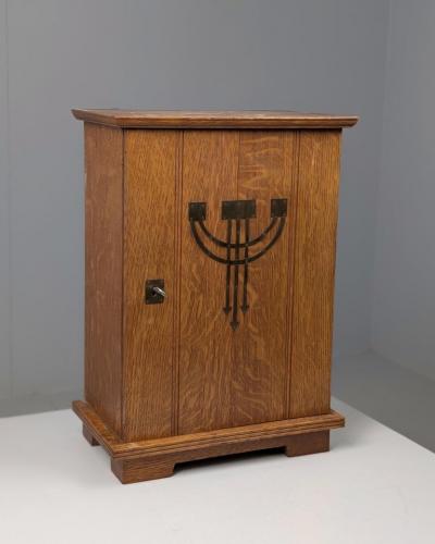 Finnish Art Nouveau Wall Cabinet in Quartersawn Oak Brass Early 20th Century