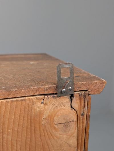 Finnish Art Nouveau Wall Cabinet in Quartersawn Oak Brass Early 20th Century