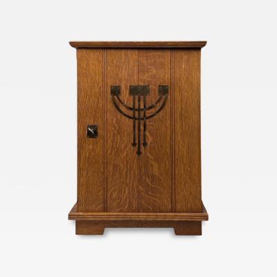 Finnish Art Nouveau Wall Cabinet in Quartersawn Oak Brass Early 20th Century