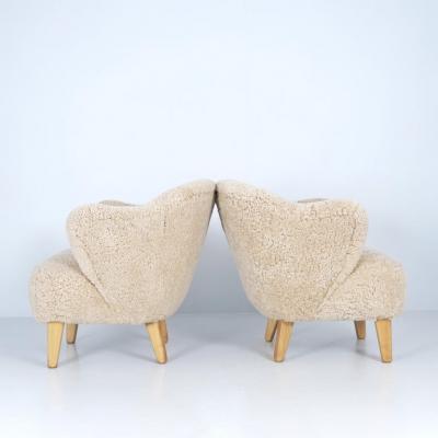 Flemming Lassen Pair of Flemming Lassen Ingeborg Chairs in Honey Sheepskin Asko 1950s