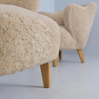Flemming Lassen Pair of Flemming Lassen Ingeborg Chairs in Honey Sheepskin Asko 1950s