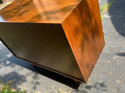 Florence Knoll PAIR OF MID CENTURY NIGHT STANDS IN THE MANNER OF FLORENCE KNOLL