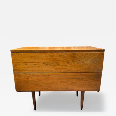 Florence Knoll PAIR OF MID CENTURY NIGHT STANDS IN THE MANNER OF FLORENCE KNOLL
