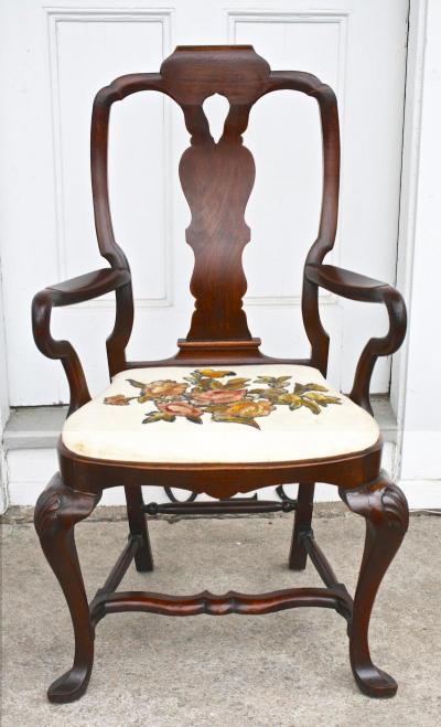 Fourteen American Queen Anne Revival Dining Chairs