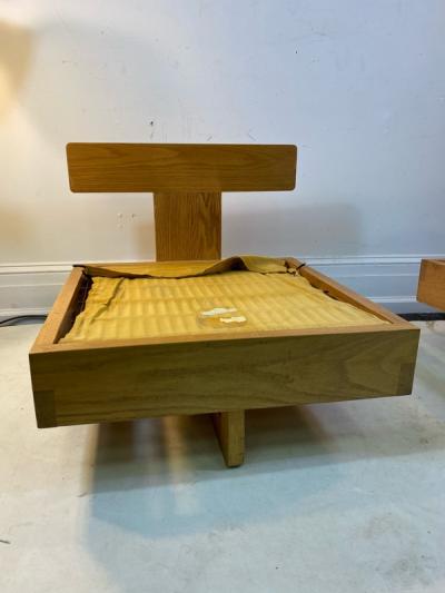 Frank Lloyd Wright MODERN ARCHITECTURAL PAIR OF CHAIRS IN THE MANNER OF FRANK LLOYD WRIGHT