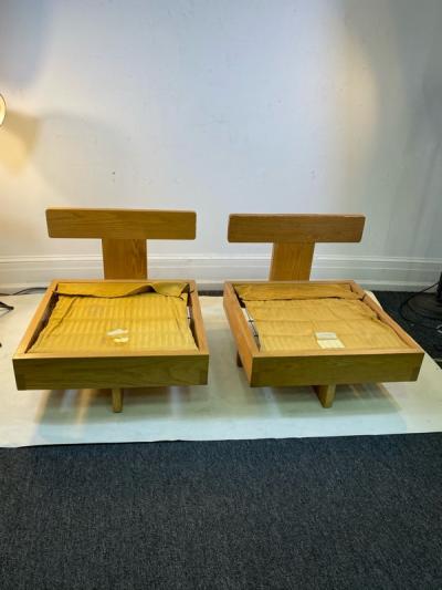 Frank Lloyd Wright MODERN ARCHITECTURAL PAIR OF CHAIRS IN THE MANNER OF FRANK LLOYD WRIGHT