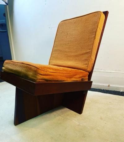 Frank Lloyd Wright RARE MODERNIST WOOD CHAIR ATTRIBUTED TO FRANK LLOYD WRIGHT