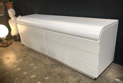 Fratelli Saporiti Fratelli Saporiti Modern White Lacquered Buffet or Cabinet by Italy 1970s