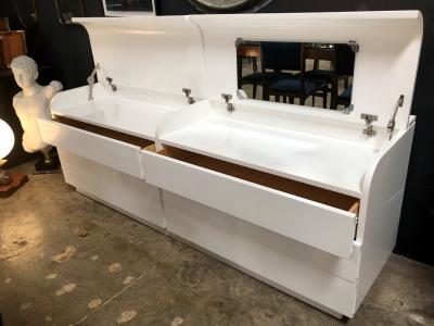 Fratelli Saporiti Fratelli Saporiti Modern White Lacquered Buffet or Cabinet by Italy 1970s