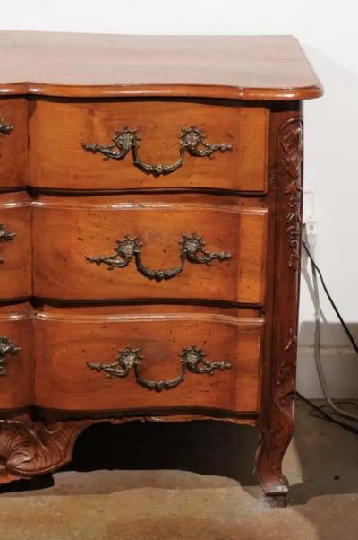 French 1720s Regence Walnut Commode in the Manner of the Thomas and Pierre Hache