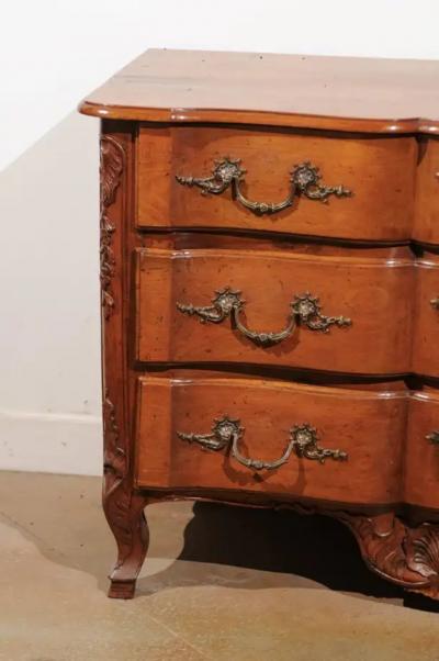 French 1720s Regence Walnut Commode in the Manner of the Thomas and Pierre Hache