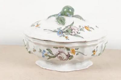 French 1750s Faience Oval Shaped Soup Tureen from Bordeaux with Floral Decor