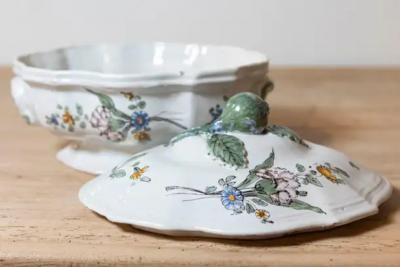French 1750s Faience Oval Shaped Soup Tureen from Bordeaux with Floral Decor