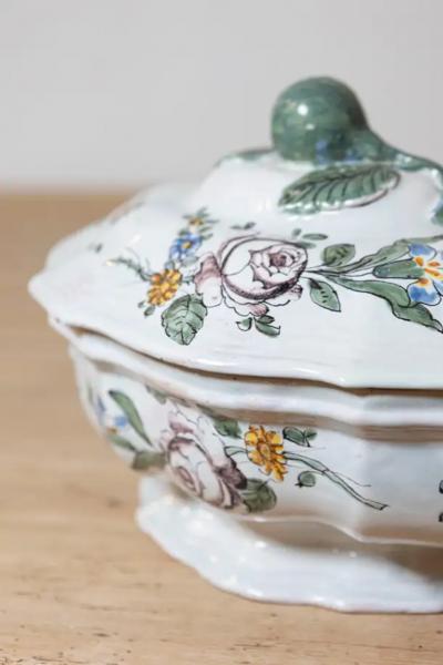 French 1750s Faience Oval Shaped Soup Tureen from Bordeaux with Floral Decor