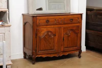 French 1750s Louis XV Walnut Proven al Buffet with Single Drawer and Two Doors