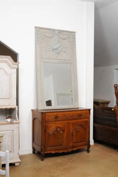 French 1750s Louis XV Walnut Proven al Buffet with Single Drawer and Two Doors
