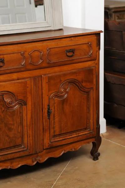 French 1750s Louis XV Walnut Proven al Buffet with Single Drawer and Two Doors