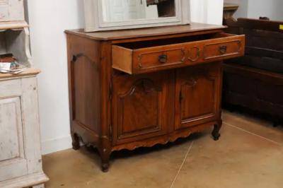 French 1750s Louis XV Walnut Proven al Buffet with Single Drawer and Two Doors