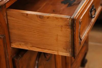 French 1750s Louis XV Walnut Proven al Buffet with Single Drawer and Two Doors