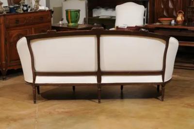 French 1780s Louis XVI Period Walnut Canap en Corbeille