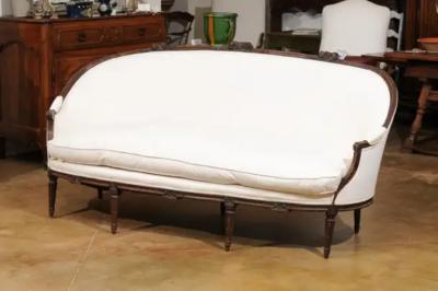 French 1780s Louis XVI Period Walnut Canap en Corbeille