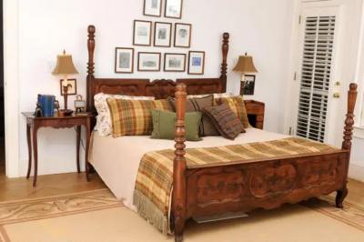 French 1790s Walnut Side Table with Side Drawer Curving Legs and Carved Apron