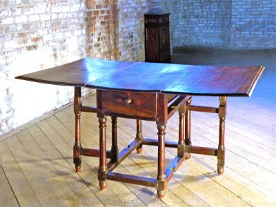 French 17th Century Louis XIII Walnut and inlaid Drop Leaf Table