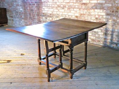 French 17th Century Louis XIII Walnut and inlaid Drop Leaf Table