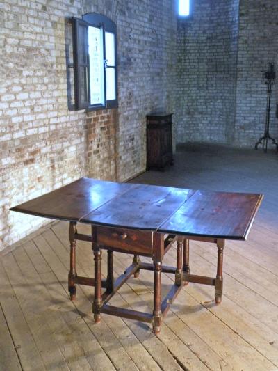 French 17th Century Louis XIII Walnut and inlaid Drop Leaf Table