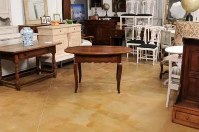French 1830s Louis XV Style Center Table with Cabriole Legs and Carved Apron