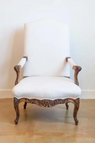 French 1840s Louis XV Style Walnut Fauteuil with Carved Accents and Upholstery