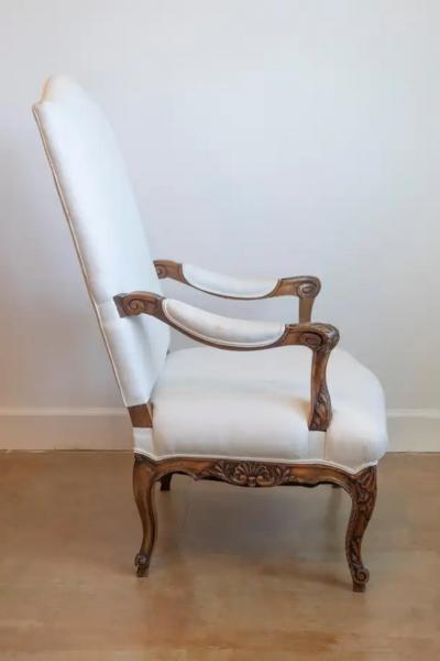 French 1840s Louis XV Style Walnut Fauteuil with Carved Accents and Upholstery
