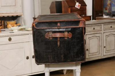 French 1890s Brown and Black Travel Trunk with Leather Straps and Aged Patina