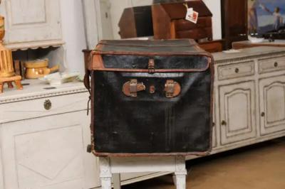 French 1890s Brown and Black Travel Trunk with Leather Straps and Aged Patina