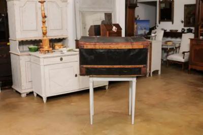 French 1890s Brown and Black Travel Trunk with Leather Straps and Aged Patina