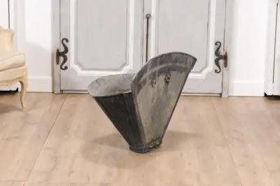 French 1890s Ch teau Villaret Grape Picking Hod with Fleur de Lys Motifs