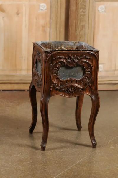 French 1890s Rococo Revival Walnut Planter with Rocailles and Floral Motifs